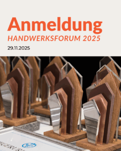 Anmeldung für das Handwerksforum 2025 mit stilvollen Trophäen aus Holz und Metall, die auf einem Tisch präsentiert werden. Datum: 29.11.2025.